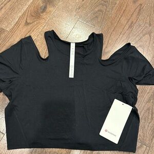 New with tags women’s lululemon top